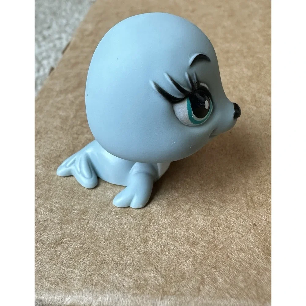 Littlest Pet Shop Gray Seal With Blue Eyes TM & MGA
